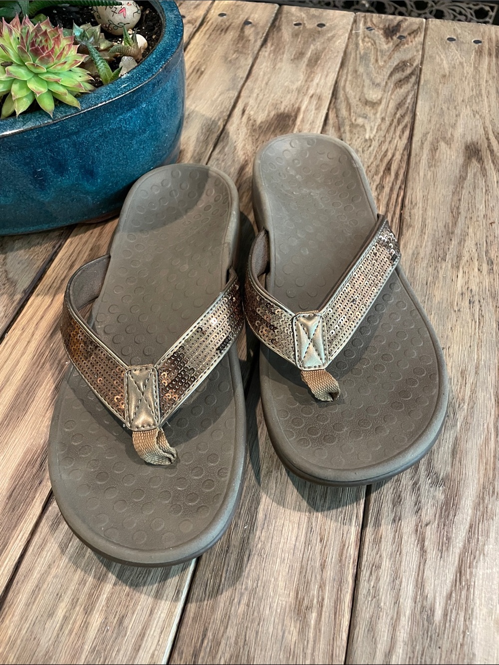 Vionic Tide Brown/Bronze Sequin Orthopedic Flip Flips - Size 7